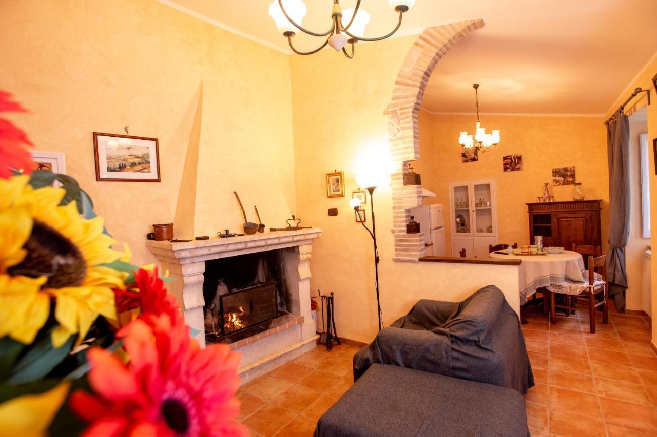 Relax Nell' Antico Borgo Vila Casperia Exterior foto