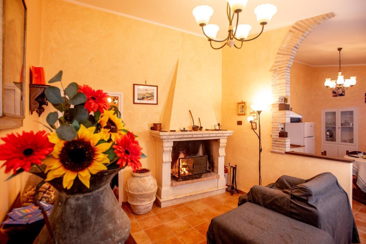 Relax Nell' Antico Borgo Vila Casperia Exterior foto