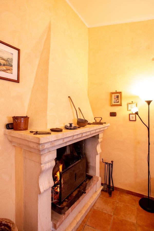 Relax Nell' Antico Borgo Vila Casperia Exterior foto