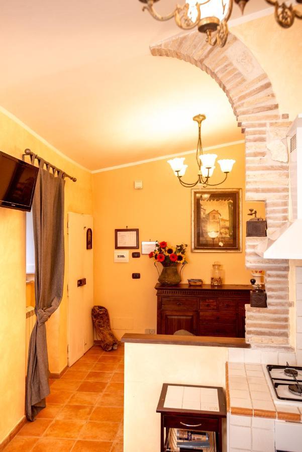 Relax Nell' Antico Borgo Vila Casperia Exterior foto